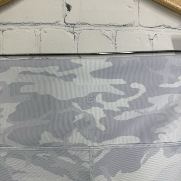 Lululemon Wunder Under Ribbed Biker Shorts Women Size 12 White Grey Camo Gym - Picture 6 of 11